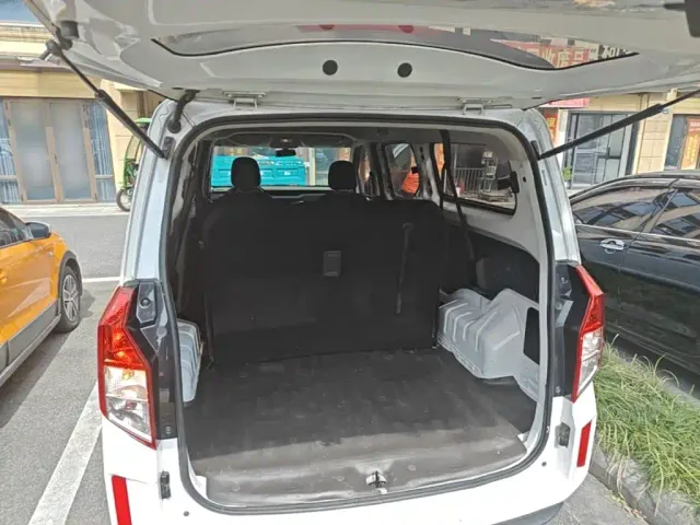 Wuling Zhengcheng — Фото автомобиля 18