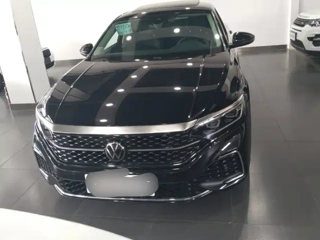 Volkswagen Passat — Фото автомобиля 2