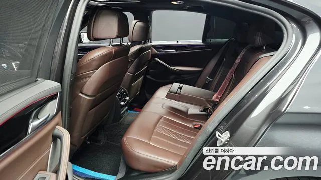 BMW 5 Series G30 — Фото автомобиля 17