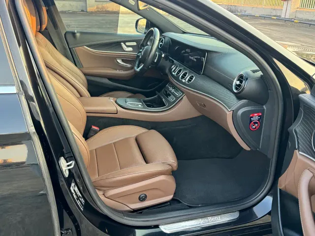 Mercedes-Benz E-Class — Фото автомобиля 12