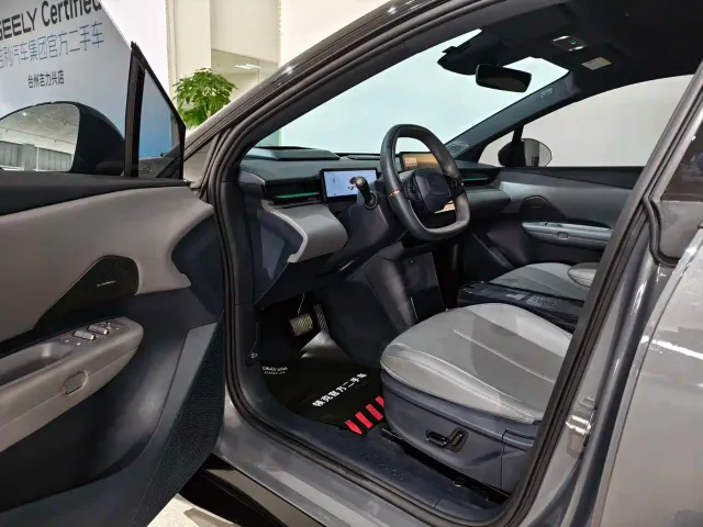 Lynk & Co Z20 — Фото автомобиля 2