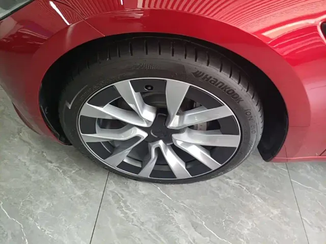 Tesla Model 3 — Фото автомобиля 22