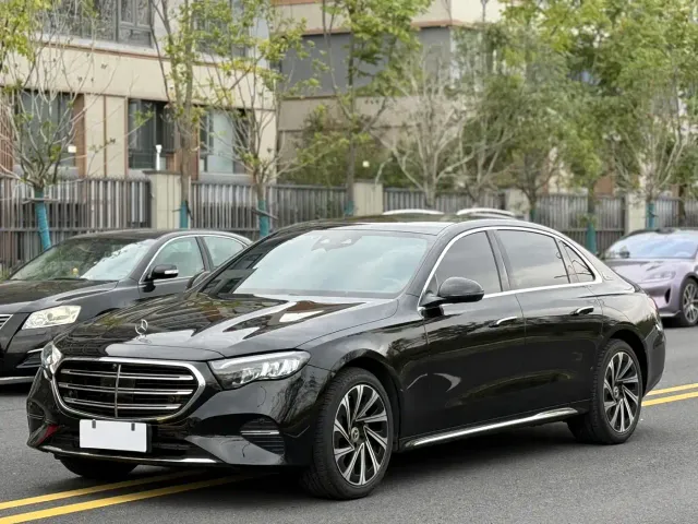 Фотография автомобиля — Mercedes-Benz E-Class