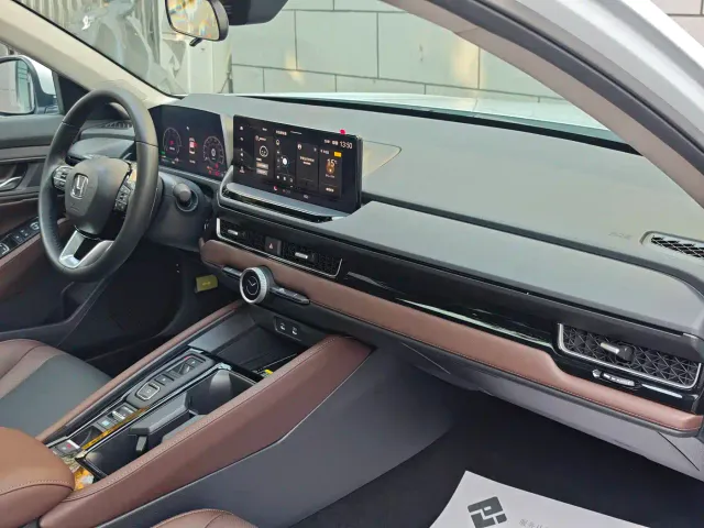 Honda Inspire Hybrid — Фото автомобиля 18