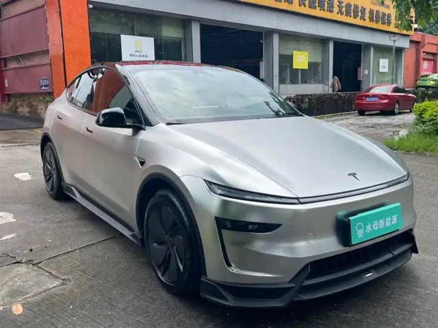 Tesla Model Y — Фото автомобиля 12
