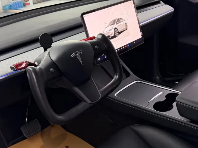 Tesla Model Y — Фото автомобиля 8