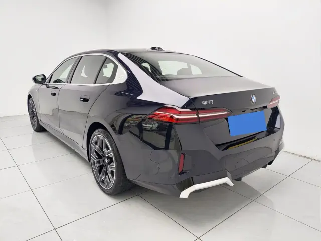 BMW 5 Series — Фото автомобиля 14