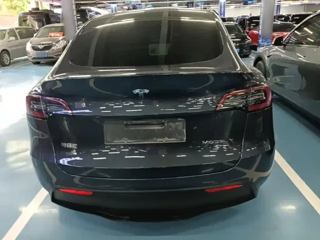 Tesla Model Y — Фото автомобиля 3
