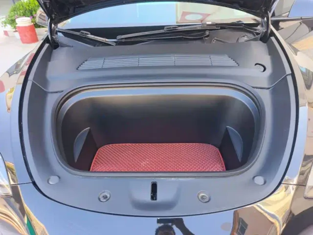 Tesla Model Y — Фото автомобиля 19