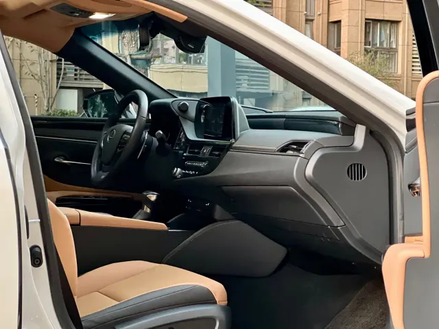 Lexus ES — Фото автомобиля 15