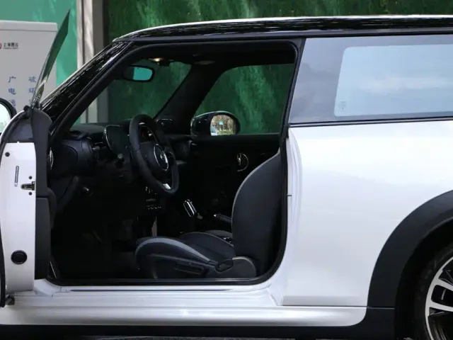 MINI Hatch — Фото автомобиля 15