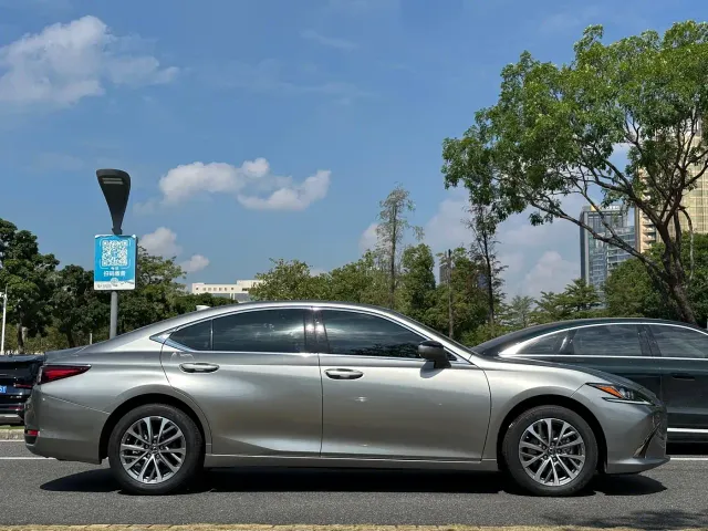Lexus ES — Фото автомобиля 15