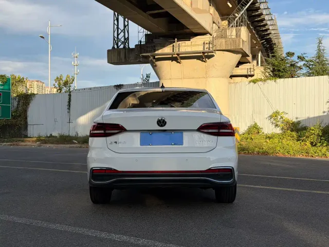Volkswagen Lavida — Фото автомобиля 9