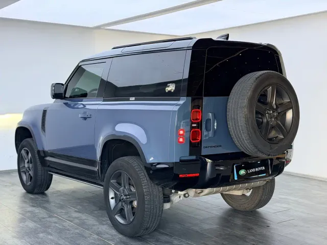 Land Rover Defender — Фото автомобиля 7