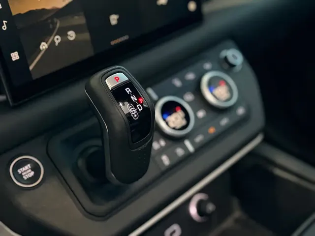Land Rover Defender — Фото автомобиля 8