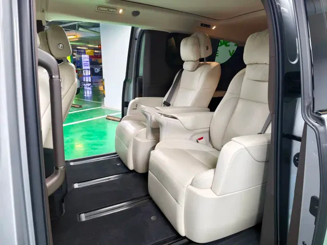 Li Auto MEGA — Фото автомобиля 12