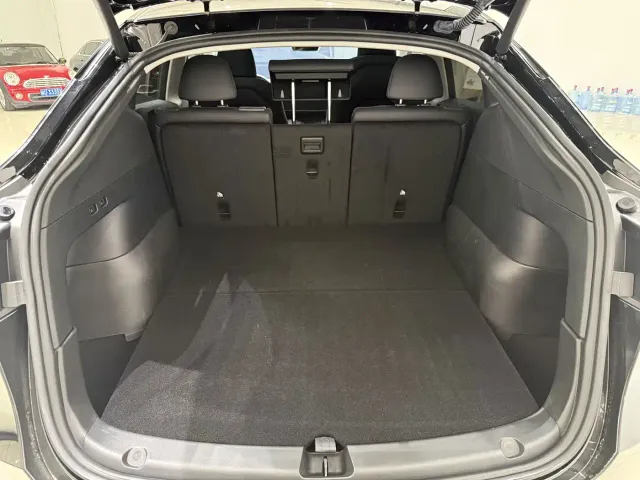 Tesla Model Y — Фото автомобиля 14