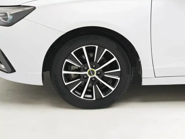 Roewe i5 — Фото автомобиля 8