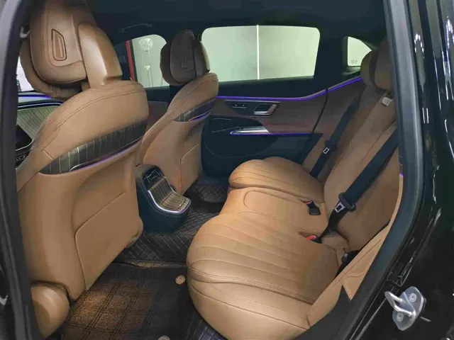Mercedes-Benz E-Class — Фото автомобиля 5