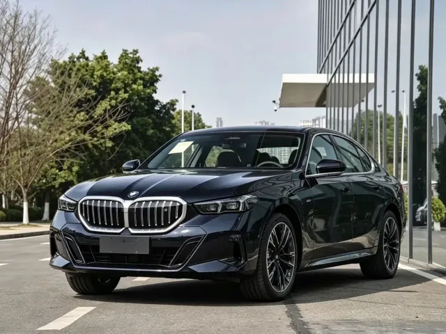 Фотография автомобиля — BMW i5