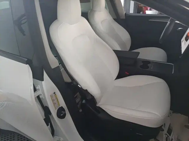 Tesla Model Y — Фото автомобиля 24