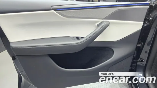 Tesla Model Y — Фото автомобиля 24