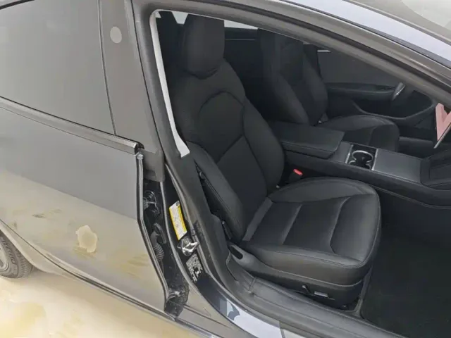 Tesla Model 3 — Фото автомобиля 24