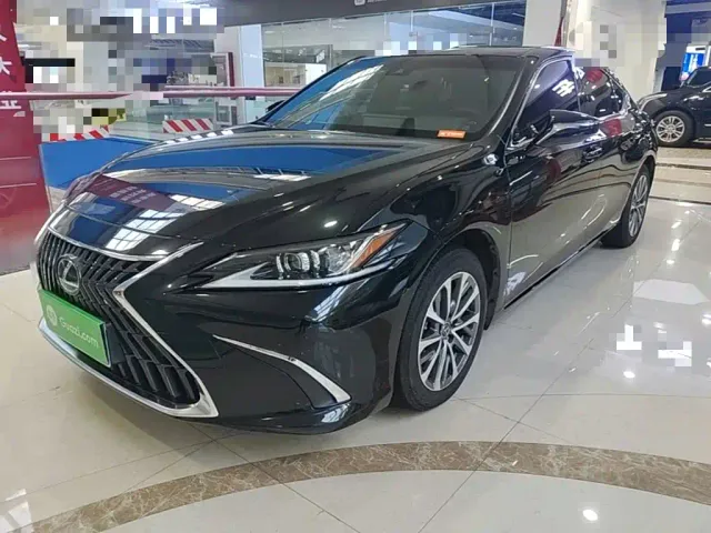 Фотография автомобиля — Lexus ES