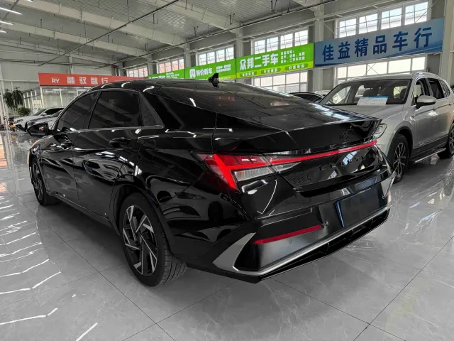 Hyundai Elantra — Фото автомобиля 6