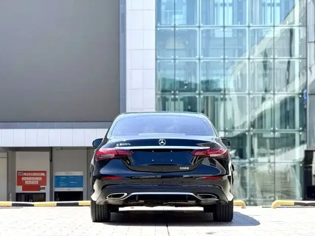 Mercedes-Benz E-Class — Фото автомобиля 15