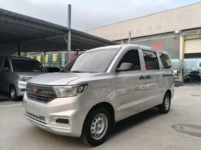 Фотография автомобиля — Wuling Hongguang V