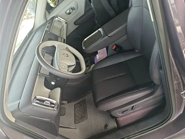 Leapmotor B10 — Фото автомобиля 14