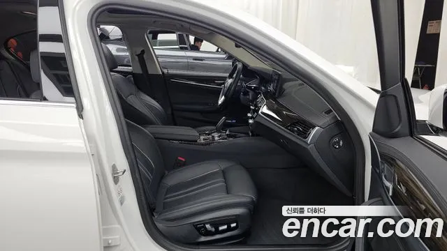BMW 5 Series G30 — Фото автомобиля 17