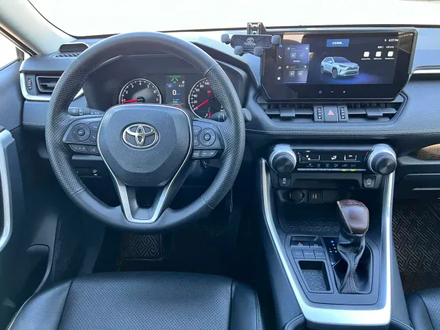 Toyota RAV4 — Фото автомобиля 12