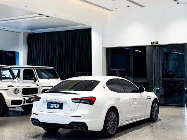 Maserati Ghibli — Фото автомобиля 4