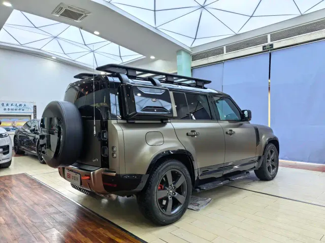 Land Rover Defender — Фото автомобиля 16