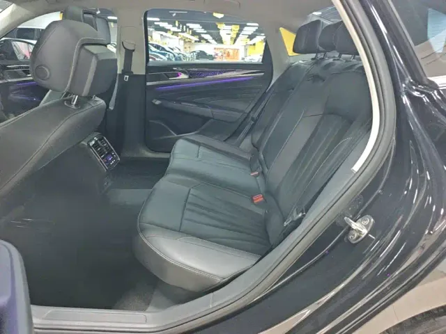 Volkswagen Passat 2025 Outstanding 380TSI Starlight Dragon Soaring Edition — Фото автомобиля 16