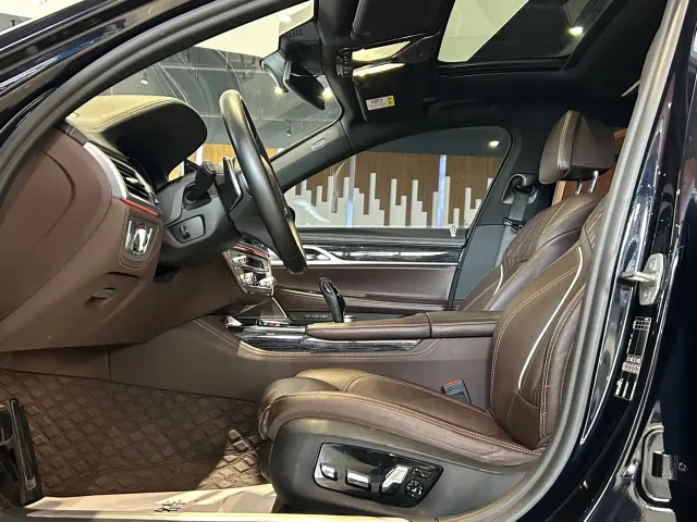 BMW 7 Series — Фото автомобиля 8