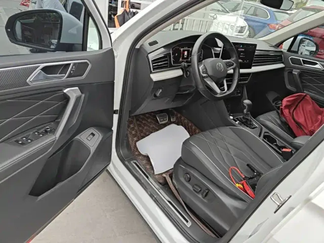 Volkswagen Tiguan L — Фото автомобиля 15