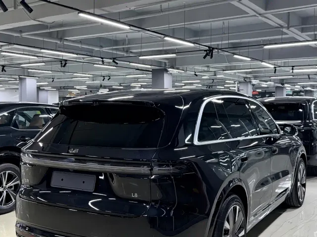 Li Auto L8 — Фото автомобиля 7
