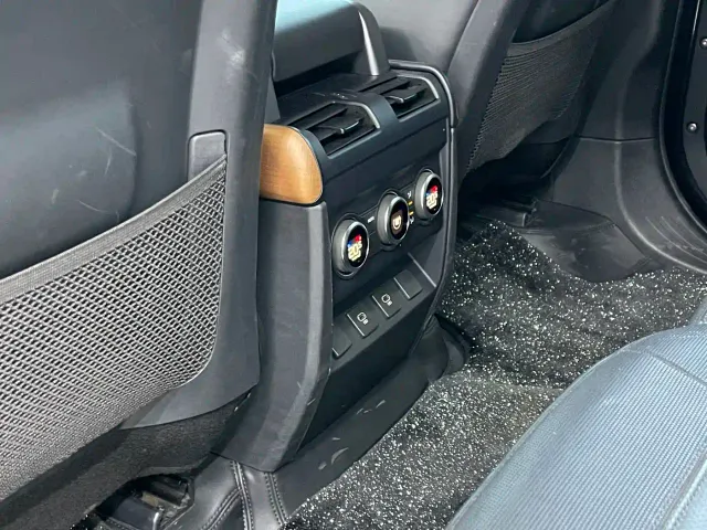 Land Rover Defender — Фото автомобиля 8