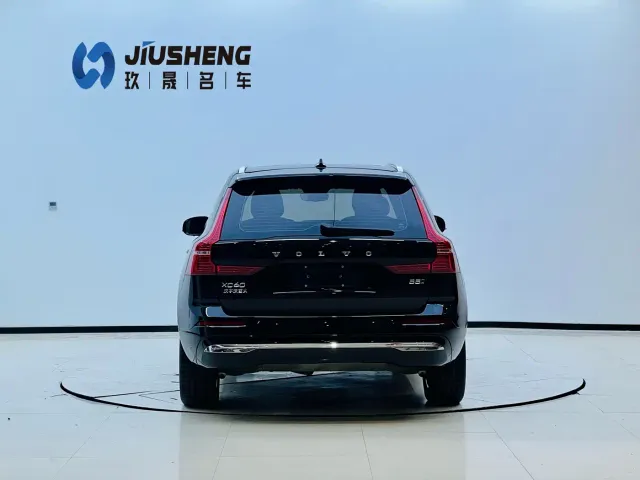 Volvo XC60 — Фото автомобиля 5