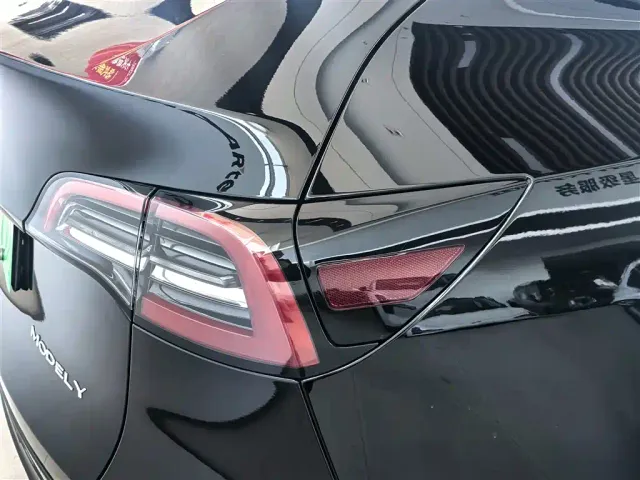 Tesla Model Y — Фото автомобиля 6