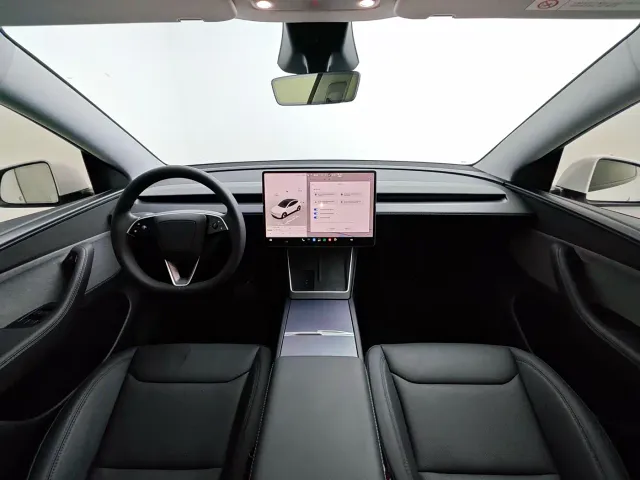 Tesla Model Y — Фото автомобиля 14