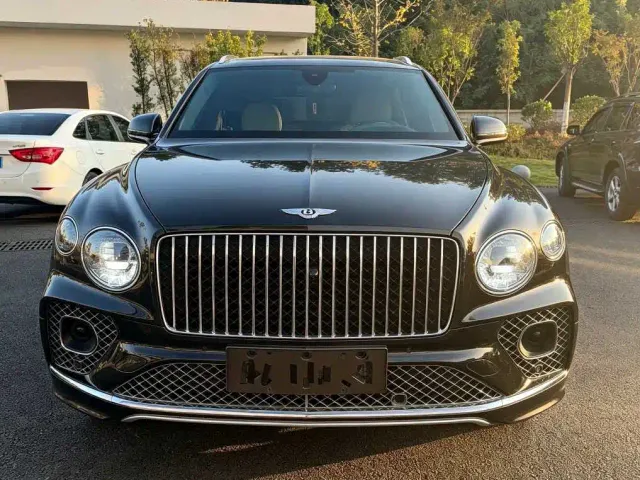 Фотография автомобиля — Bentley Bentayga