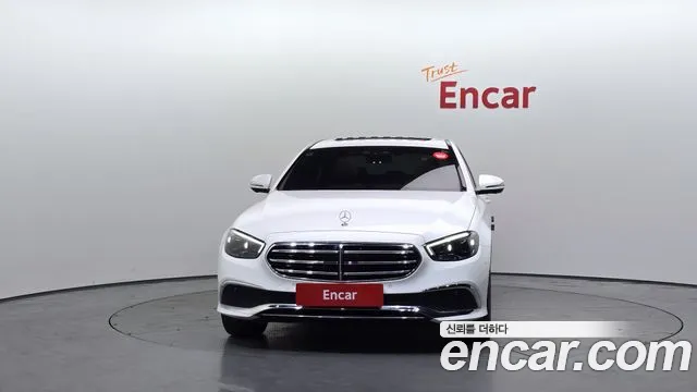 Mercedes-Benz E-Class — Фото автомобиля 3