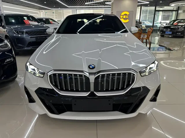 BMW 5 Series — Фото автомобиля 2