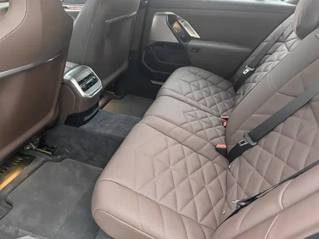 BMW 7 Series — Фото автомобиля 9