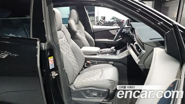 Audi Q8 55 TFSI quattro Premium — Фото автомобиля 12