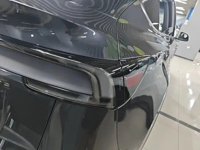Tesla Model Y — Фото автомобиля 7